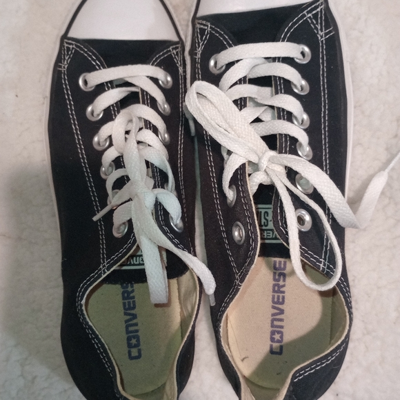 Size 9 unisex converse - Picture 1 of 6